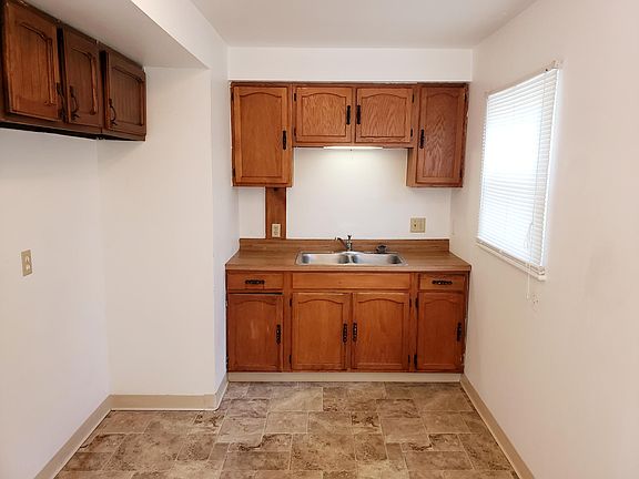 2nd image of 842 E North Broadway