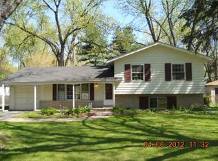 22W534 Tamarack Dr, Glen Ellyn, IL