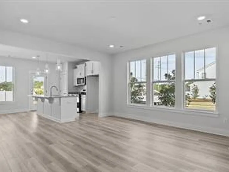 100 Marston Ln — Photo 20