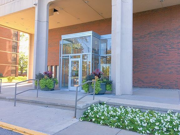 4th image of 3001 S Michigan Ave Unit 806