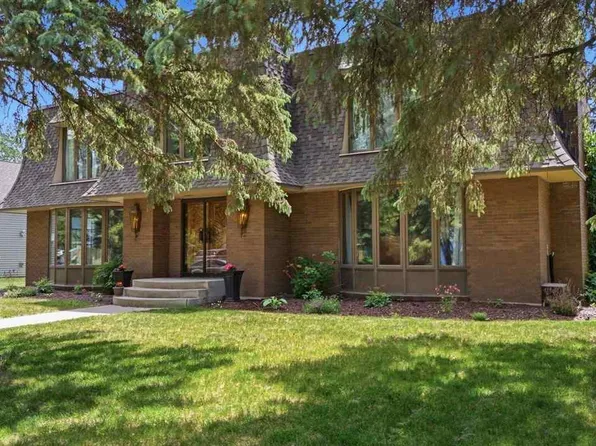1036 1st St S, Virginia, MN 55792