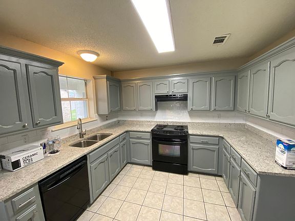 3rd image of 2032 E Catalpa St