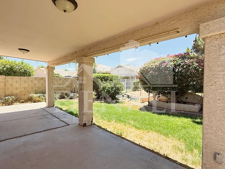 1425 E Chicago Cir — Photo 26