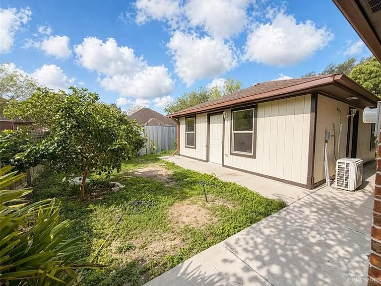 1206 E Maurer St — Photo 13