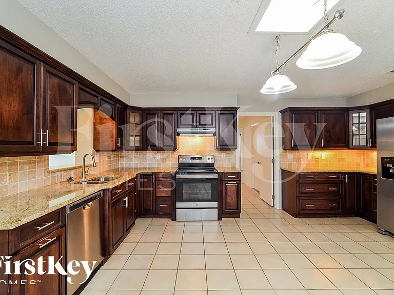 1257 Poinsettia Dr — Photo 5