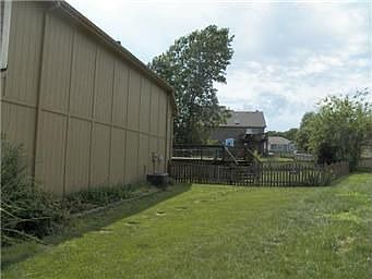 3rd image of 118 Laramie Dr