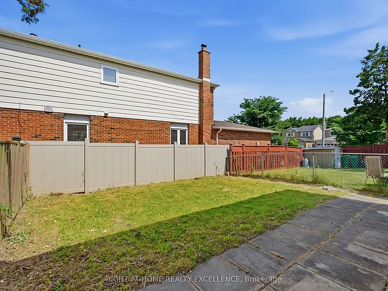 10 Banting Cres #UPPER — Photo 33