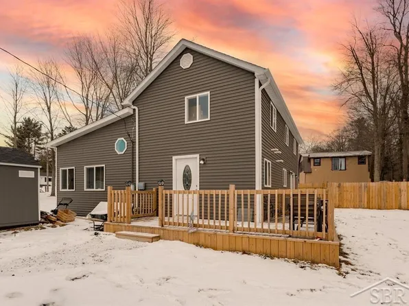 467 W Taylor Dr, Sanford, MI 48657