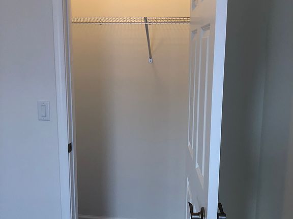 4th image of 644 Illinois St