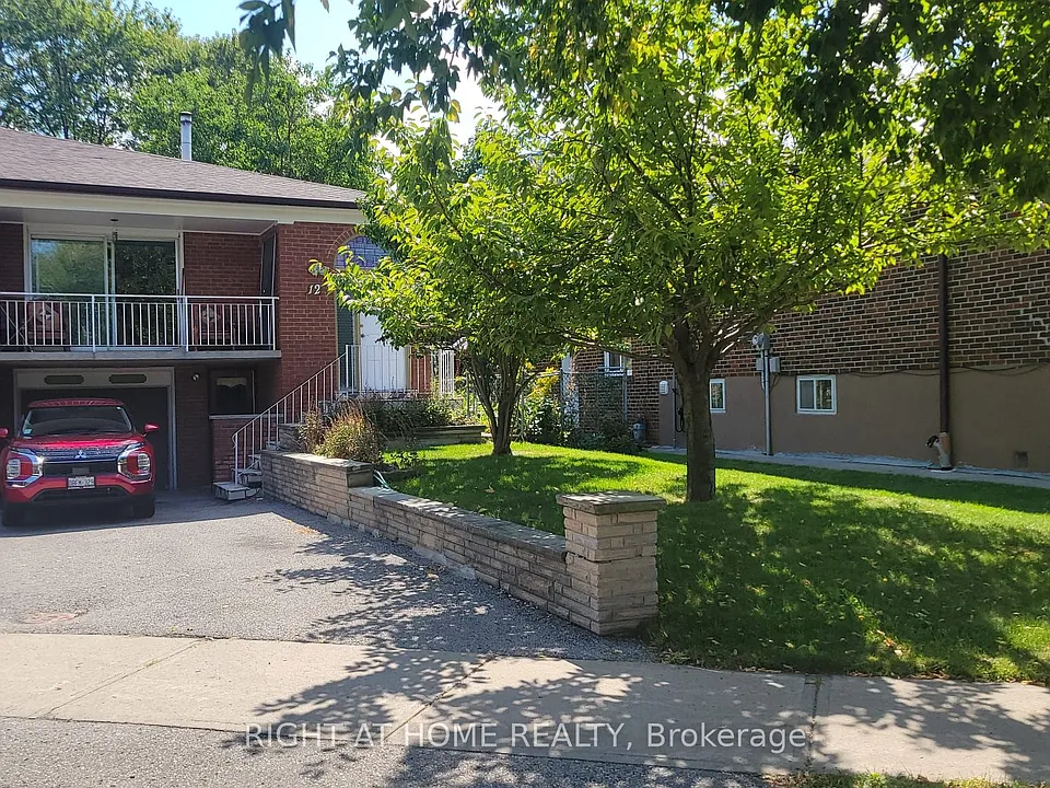 12 Fairglen Ave