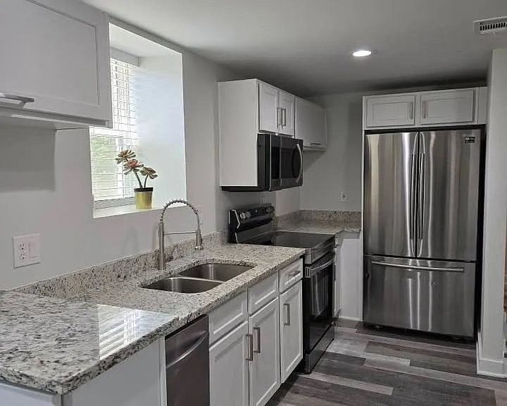 2353 Larchwood Rd SW #B — Photo 1
