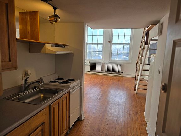 3rd image of 227 W Wapello St #303