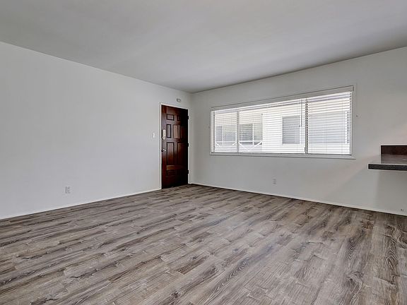 3rd image of 1256 Manhattan Beach Blvd #A