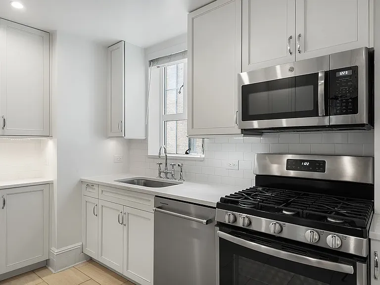 241 Central Park W #4D — Photo 6