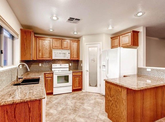 5th image of 36605 W Barcelona Ln