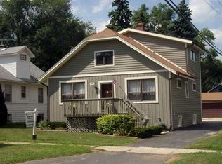 210 8th St, Downers Grove, IL 60515