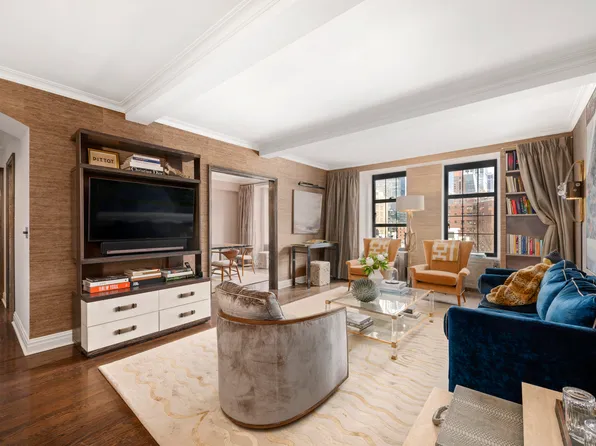 470 West 24th Street image 1 of 48