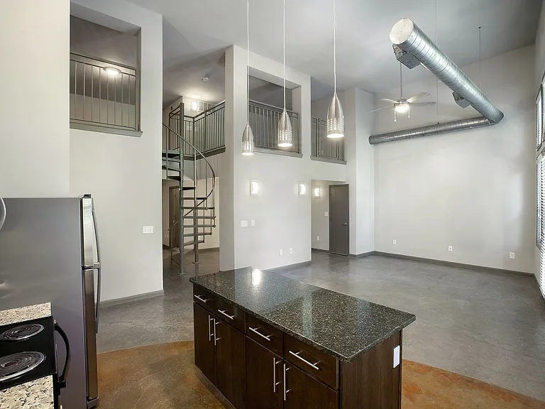 Elle West Ave — Photo 16