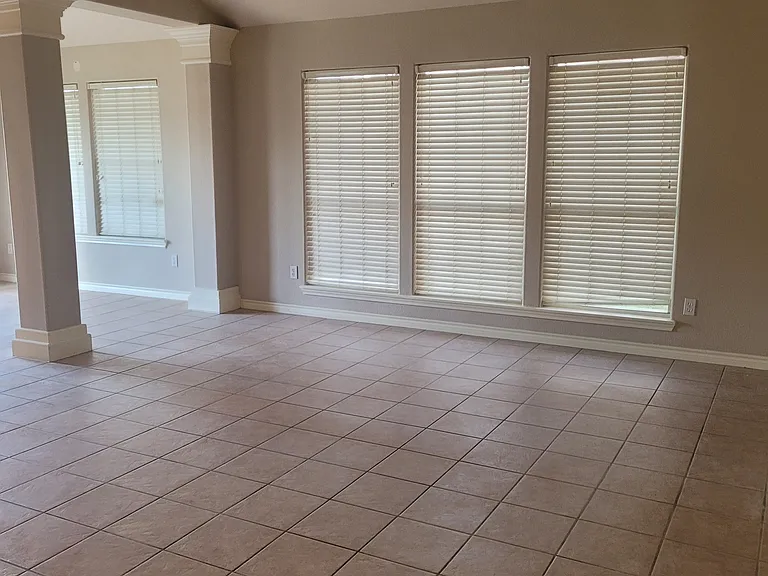 5114 Spring Brook Dr — Photo 4