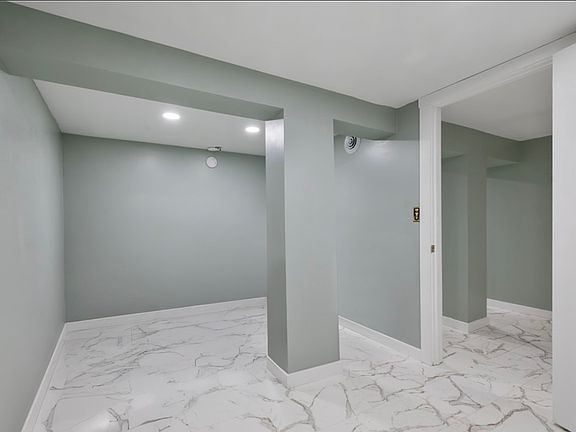 4th image of 136 Wallace Ave #3