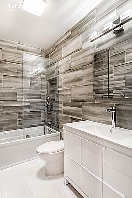 5th image of 200 E 61st St APT 32D