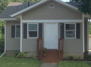 814 N 7th Ave W, Newton, IA 50208