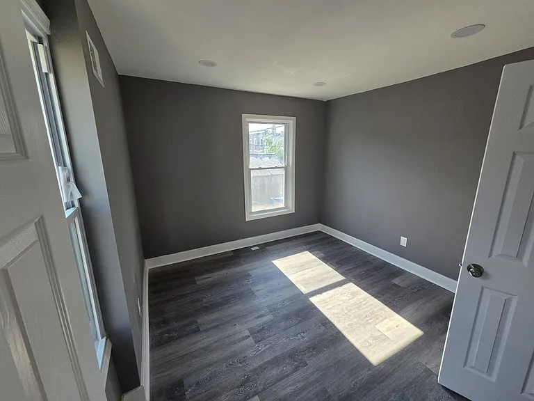 500 N Port St — Photo 4