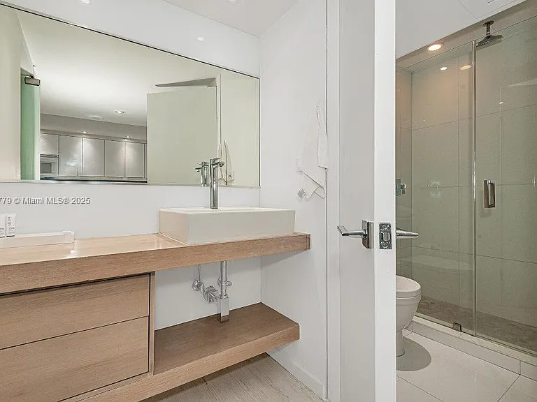 2301 Collins Ave #1032 — Photo 18