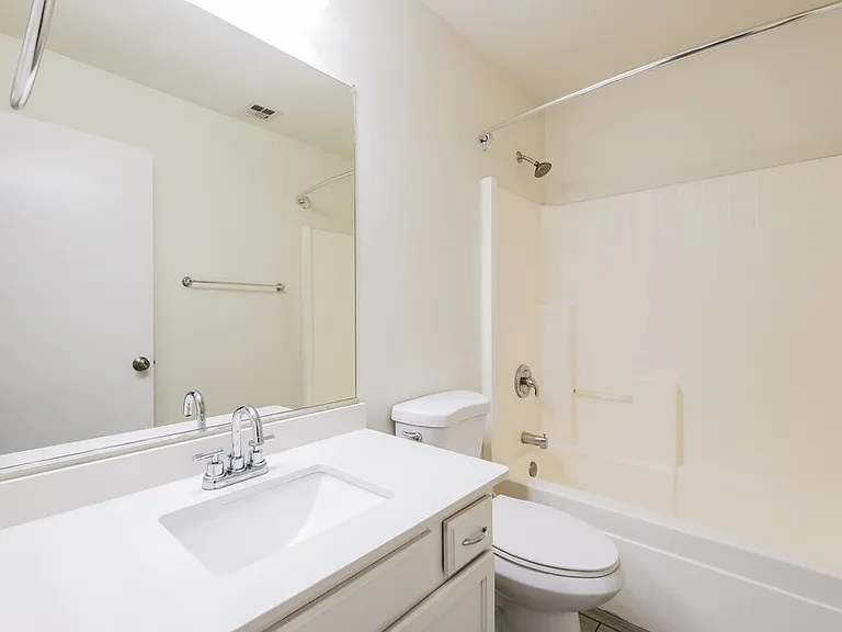 2525 S 109th Dr — Photo 15