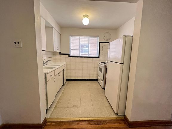 2nd image of 5209 Jamieson Ave #1F
