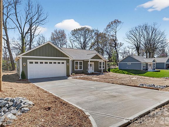3rd image of 413-24 Dogwood Ln