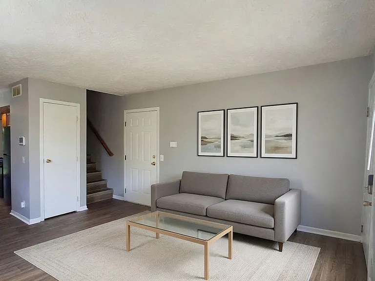 127 E Mulberry St — Photo 1