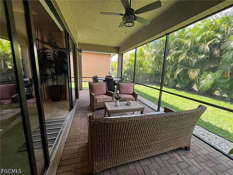 11624 Stonecreek Cir — Photo 27