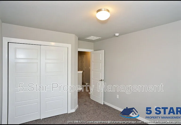 945 Penrith St — Photo 29