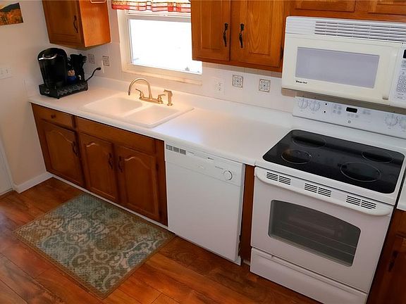 5th image of 1790 Poinsettia Ave