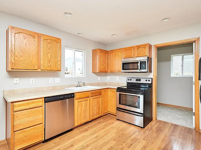 615 SE Prairie Park Ln — Photo 5