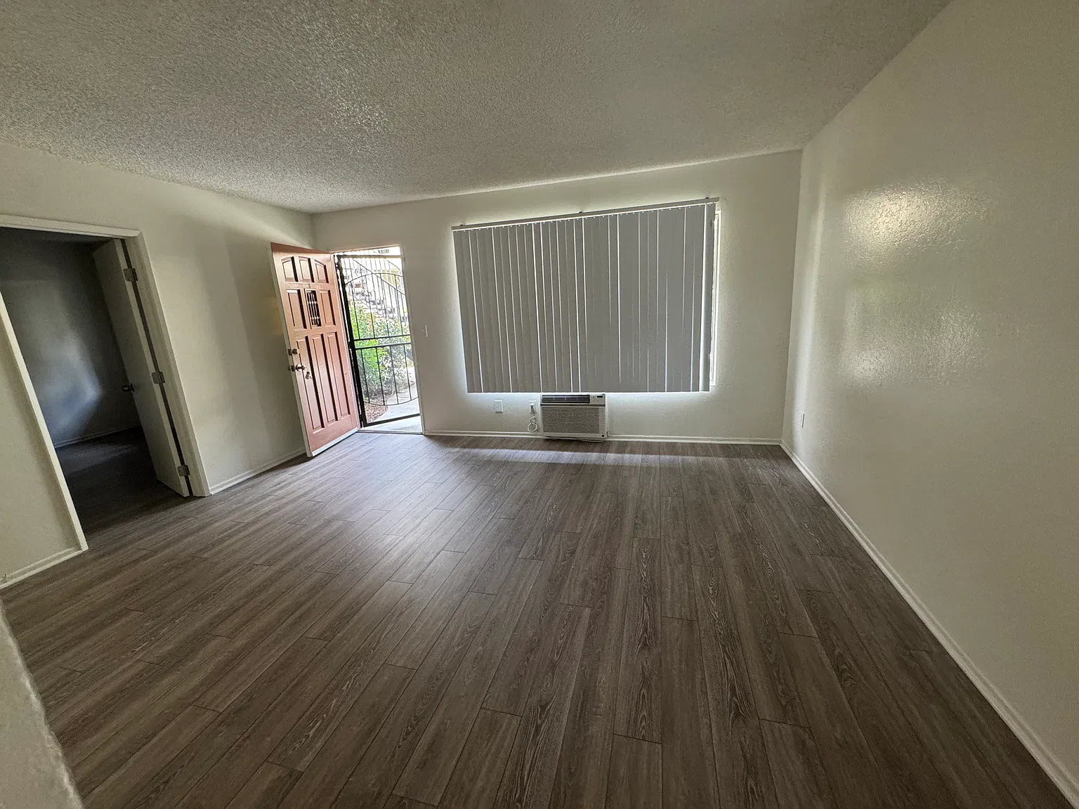 2 bed, 750 sqft, $2,895 — Photo 1