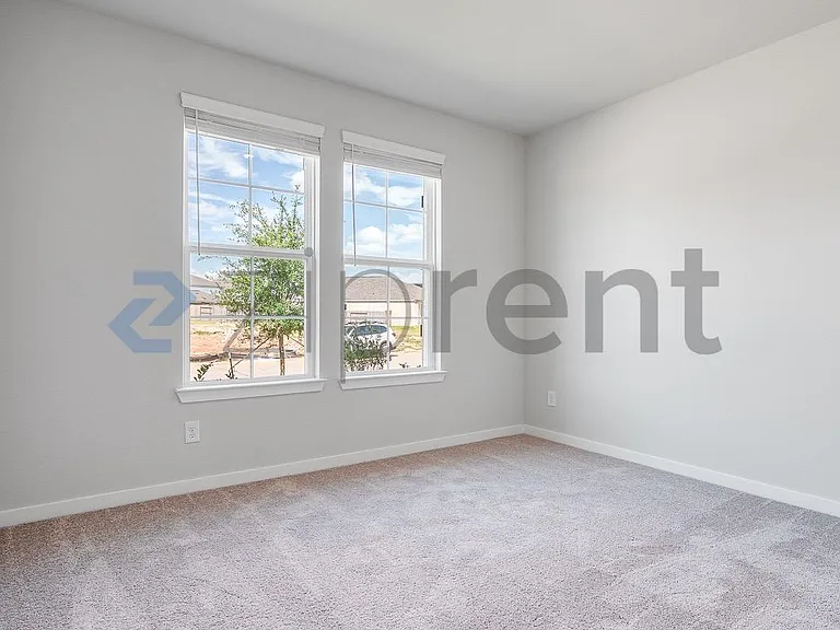 27327 Blue Pool Dr #27327 — Photo 6