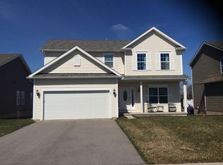 33 Rangers Ct, Rochester, NY 14612
