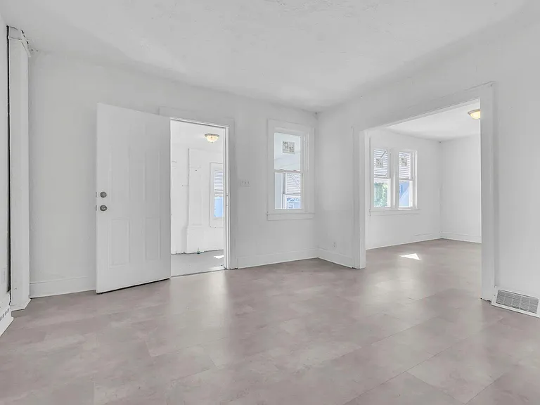 10 Bay Woods Dr — Photo 11