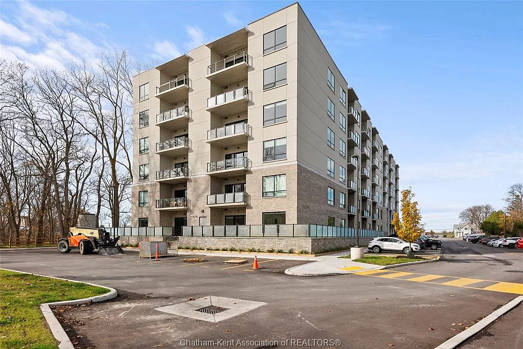 1 bed, 779 sqft, $1,900 — Photo 2