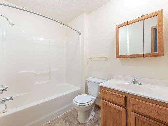 4th image of 2250 N Cedar Ave #2250206