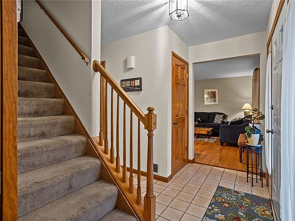 3rd image of 316 Winchester Ct
