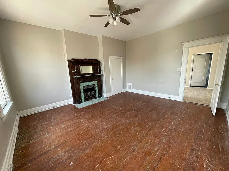 Large Front 2nd Floor Bedroom