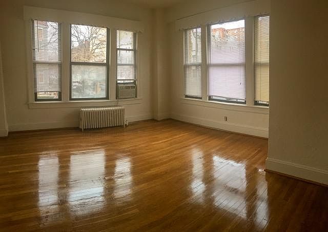 Sunny, cheerful apartment faces southwest and northwest