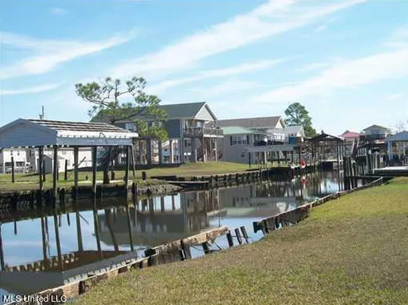 58 Pompano Cir #10, Bay Saint Louis, MS 39520