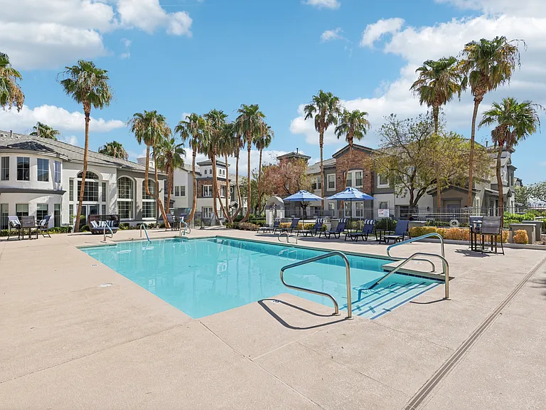 Verona Apartments — Photo 10