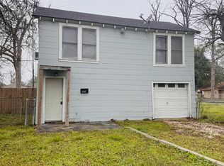 3243 10th St, Port Arthur, TX 77642