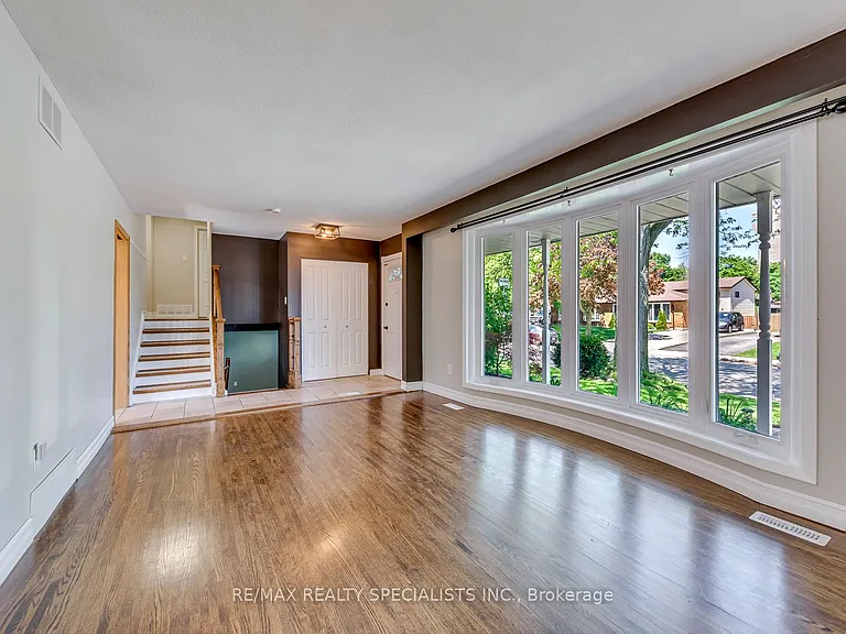 5 Country Club Dr — Photo 10