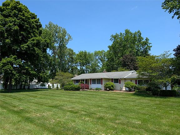 3rd image of 113 Timberline Dr